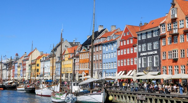 夏は混雑必至！「北欧のパリ」コペンハーゲンを日本語ガイドと満喫する3時間