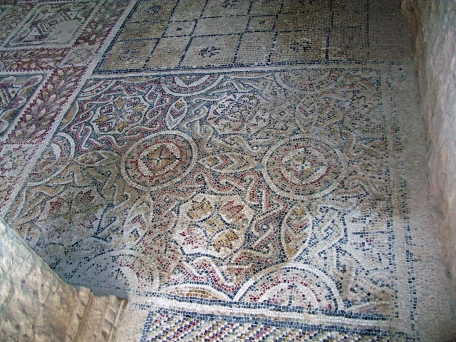 ワールドカップで激突のチュニジアを一度訪ねませんか？世界遺産ドゥッガ＆ブラ・レジア1日ツアー