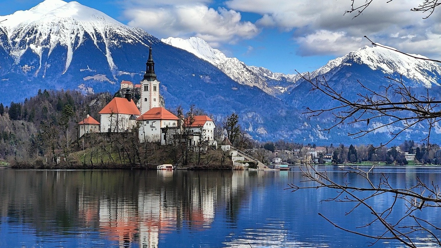 スキージャンプ王国スロベニアへ！&ldquo;アルプスの瞳&rdquo;ブレッド湖と神秘のポストイナ鍾乳洞を巡る！