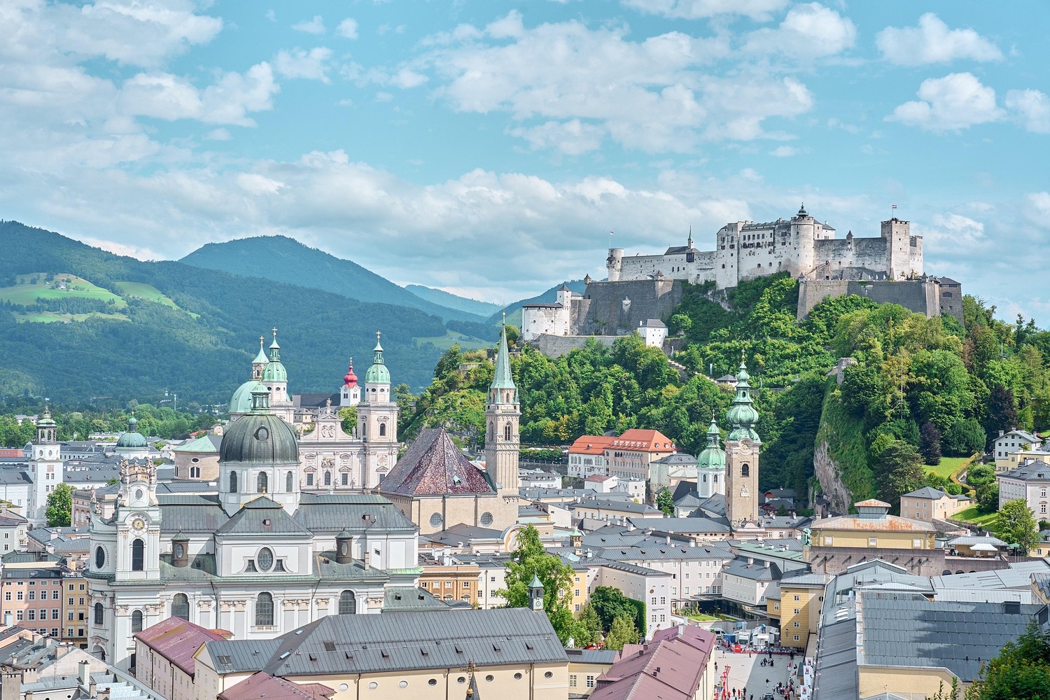 ㊗モーツァルト生誕270周年！音楽ファンが泣いて喜ぶザルツブルク 日本語ガイド付き市内観光