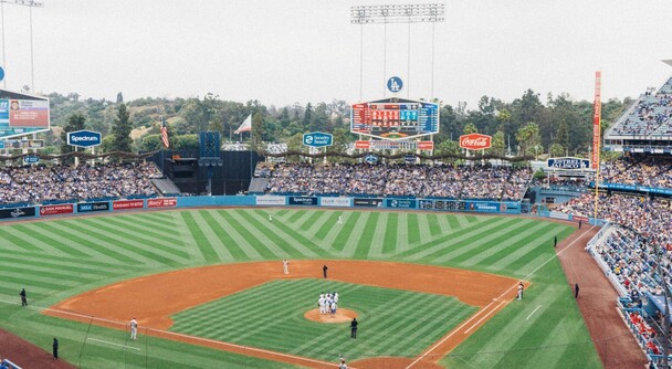 家族も同僚も、全員テンションが上がる。ロサンゼルスでドジャースタジアム観戦！