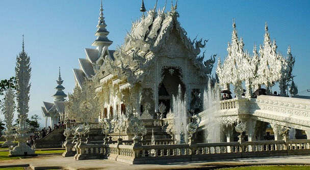 まるで美術館の街！タイ最北の芸術都市チェンライ ― 幻想のアート寺院巡り