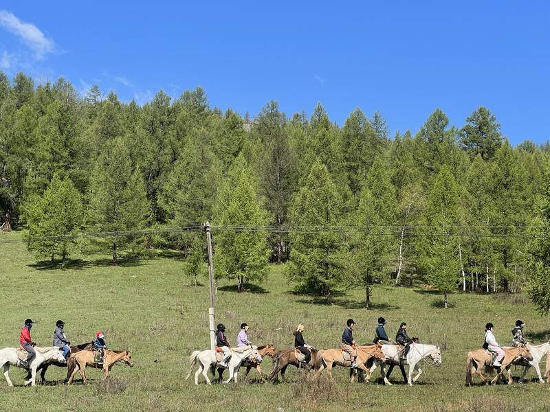 ウランバートル発　テレルジ国立公園　乗馬を楽しむツアー3日間