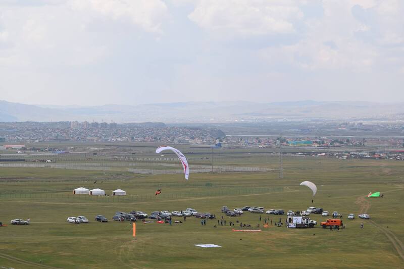 ウランバートル発　テレルジ国立公園　パラグライダーと乗馬体験ツアー5日間