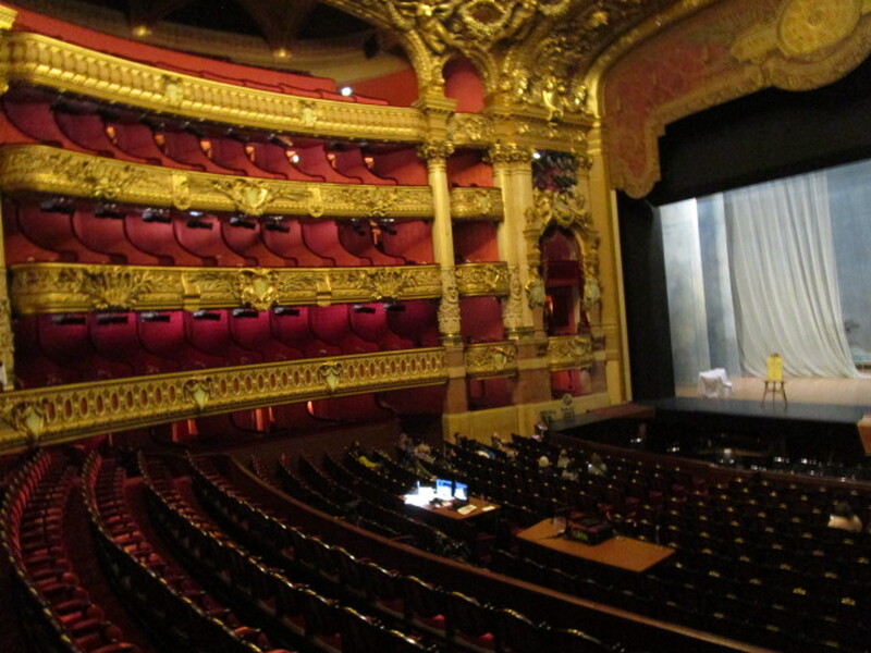 華麗なるオペラ座の内装見学とグルメ館の3時間コース
