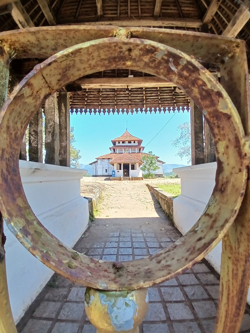 コロンボ発　古都キャンディの古刹巡りとピンナワラの象の孤児院　1泊2日