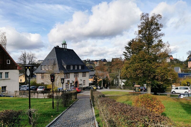 ドレスデン発　クリスマスオーナメントの街ザイフェン1日観光