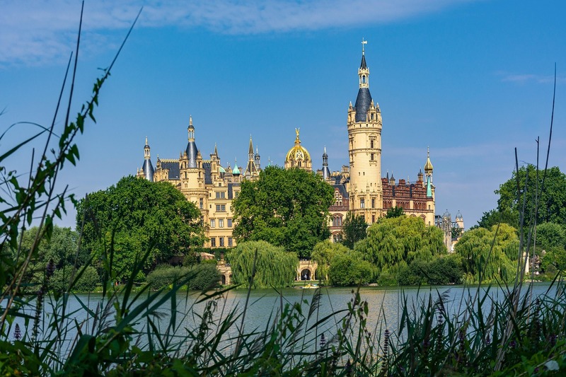 ハンブルク発　世界遺産　リューベックとシュヴェリーン城1日観光