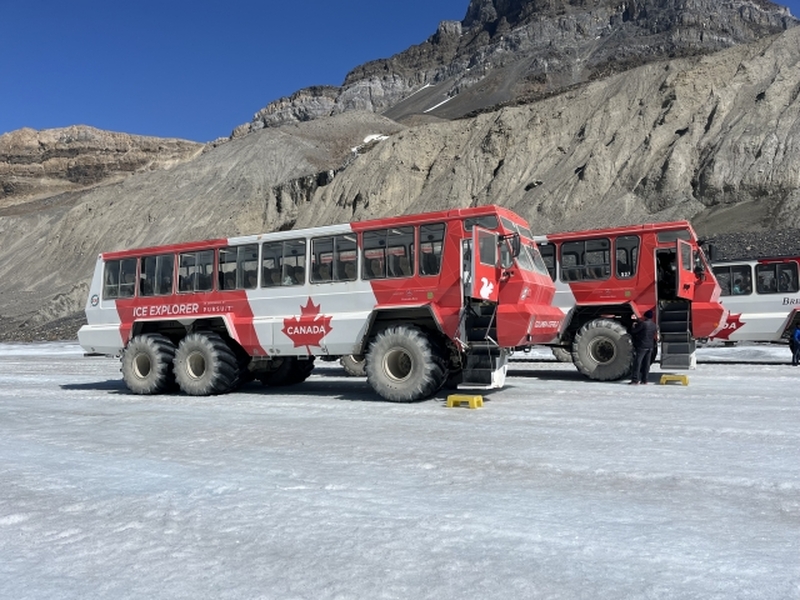 バンフ発　コロンビア大氷原ツアー