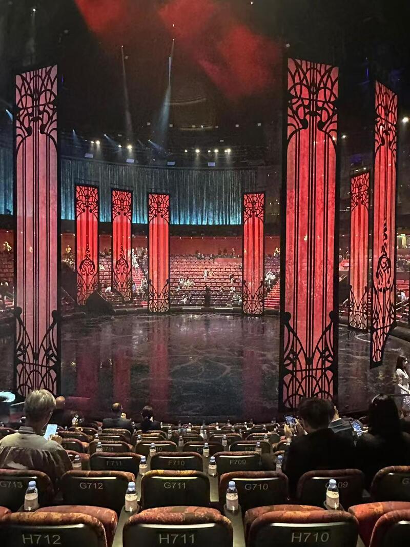 マカオ　ハウス・オブ・ダンシング・ウォーター鑑賞＆ポルトガル料理ディナー