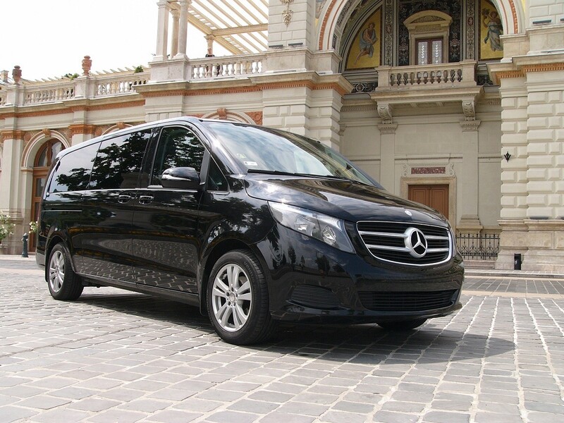 ブダペスト→プラハ　専用車による片道送迎サービス