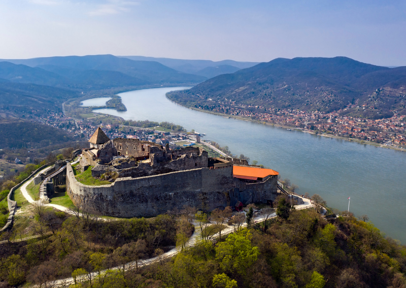 ブダペスト発　ドナウベントを巡るヴィシェグラード＆エステルゴム絶景フォトツアー