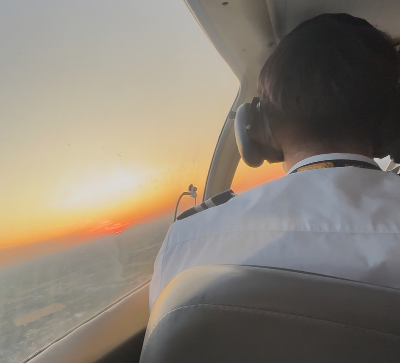 ブダペスト発　トカイワイナリー見学と遊覧飛行1日観光