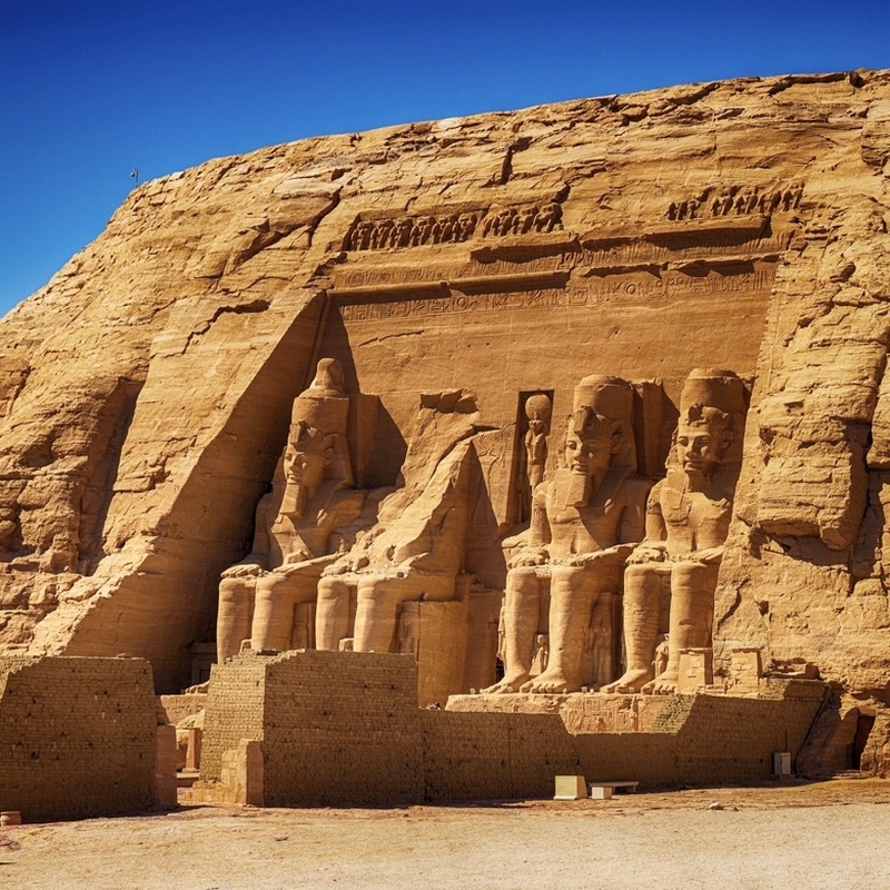 アスワン発 アブ・シンベル神殿の神秘を体験する2日間 - 【公式