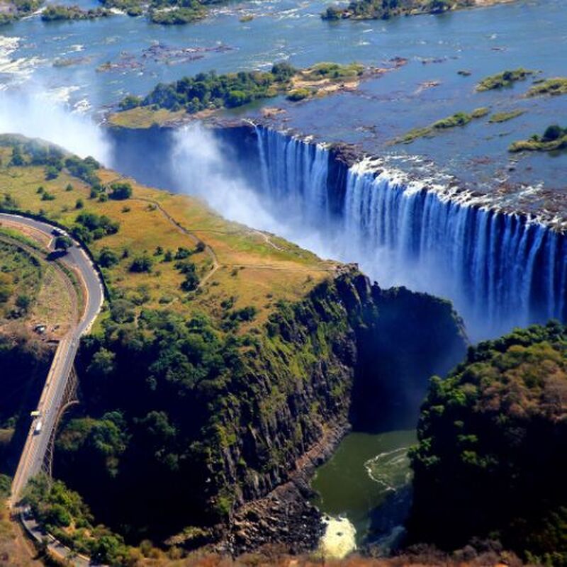 ビクトリアフォールズ発 ビクトリアの滝とチョベ国立公園4日間｜世界3大瀑布と野生動物に出会う旅