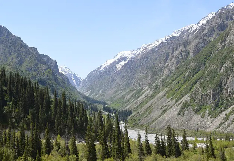  ビシュケク発　アラアルチャ国立公園トレッキングツアー