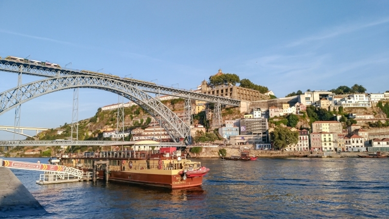 【リスボン&rarr;ポルト】専用車で行く・最大３都市に立ち寄るプライベートツアー