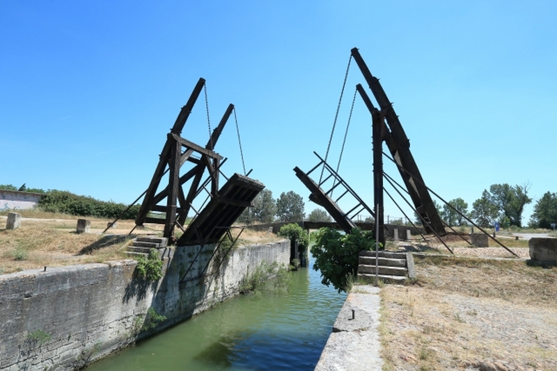 アヴィニョン発　プロヴァンスツアー