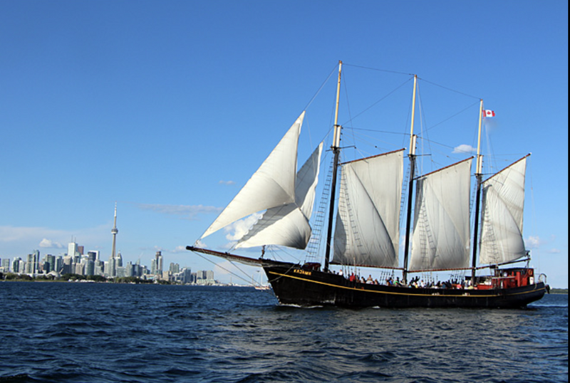 トロント港発 KAJAMA帆船クルーズ｜大砲演出＆サンセット2時間