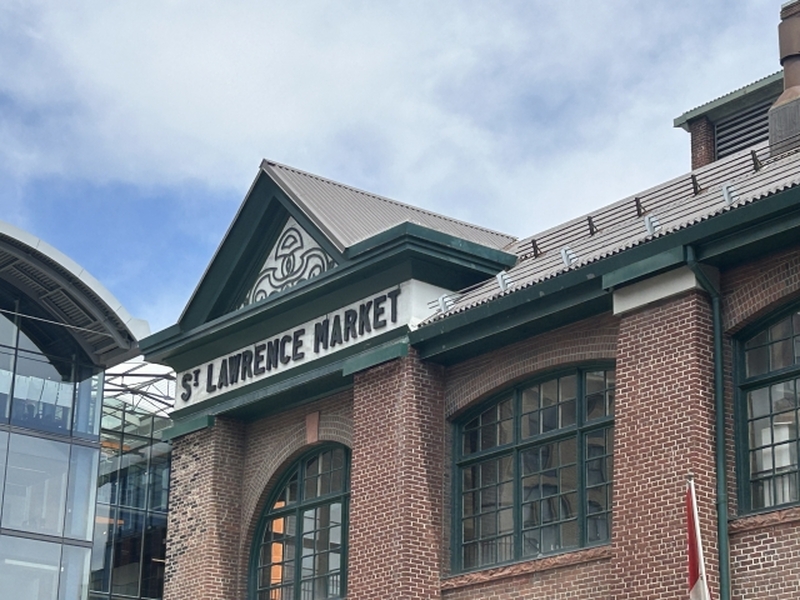 ナイアガラの滝発　トロントシティーツアー