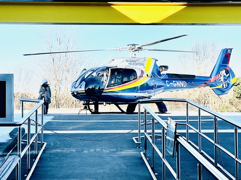 トロント発　クルーズから熱気球までナイアガラの滝フルコース