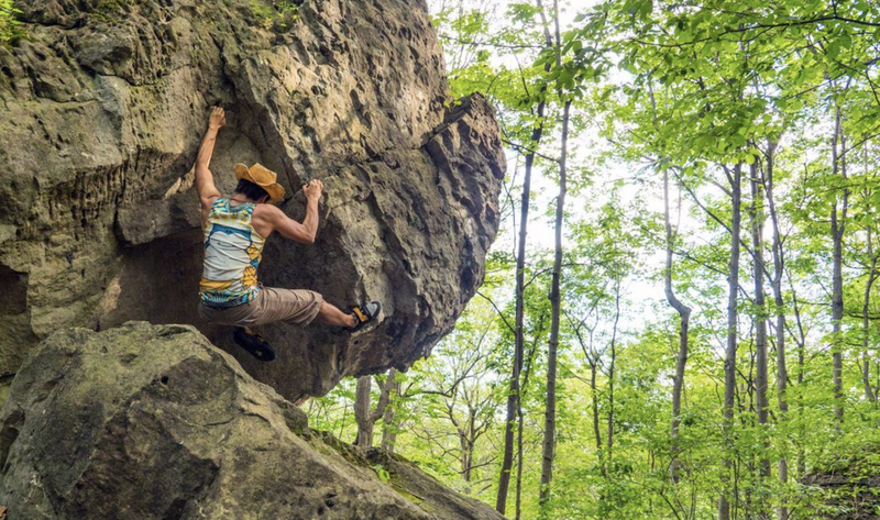ナイアガラの滝発＿4億年の時空を歩く｜「地球の記憶」冒険ツアー/オプションでボルダリング