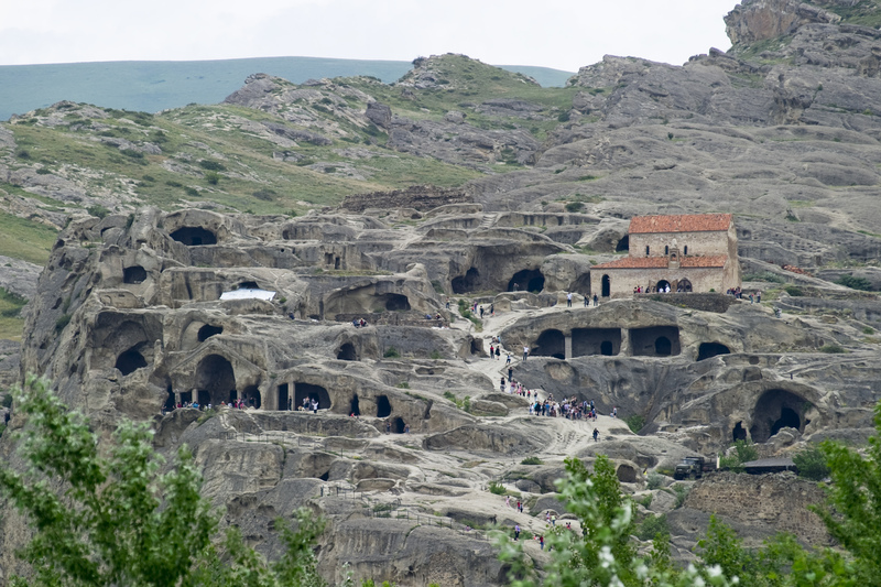 トビリシ発　歴史と自然を堪能するジョージア西部の旅２泊３日