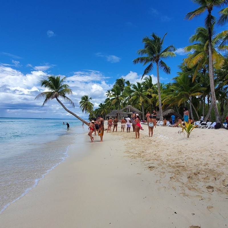 サントドミンゴ発　サオナ島ツアー