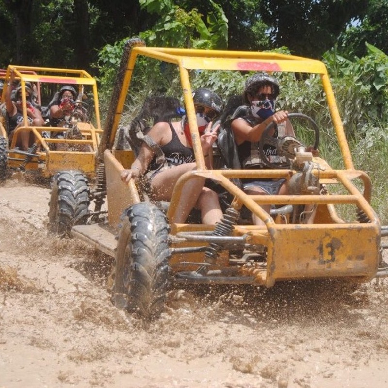 プンタカナ　バギーアドベンチャー体験ツアー