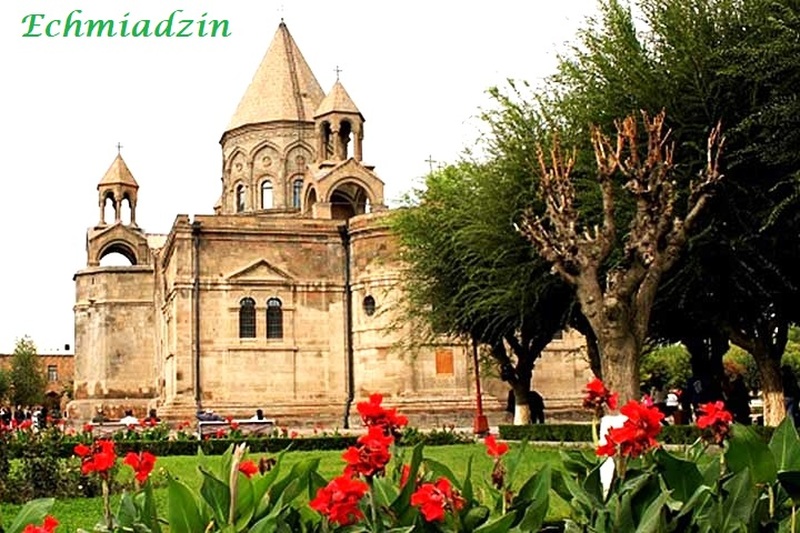 エレバン発　世界遺産エチミアジン大聖堂と聖リプシメ教会半日観光