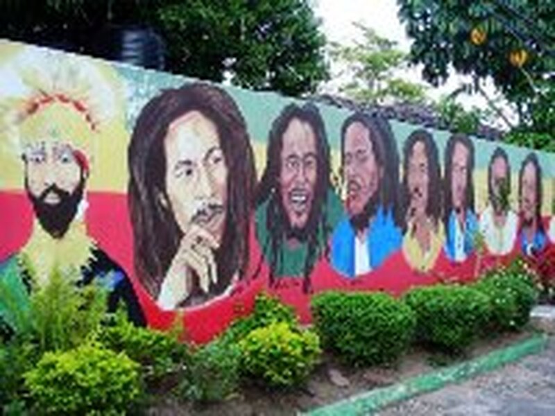 モンテゴベイ発　キングストン・ハイライトツアー