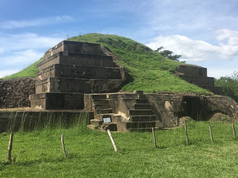 グアテマラシティ発　エルサルバドルのマヤ遺跡3か所巡り
