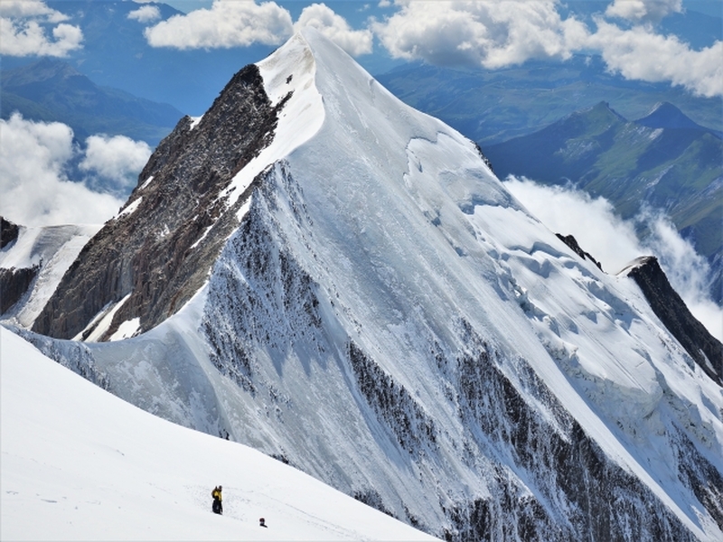 ミラノ発　ジュネーブ着　シャモニー経由片道専用車送迎