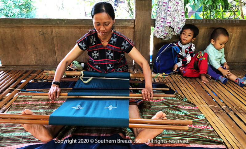 ダナン発　ベトナム中部少数民族カトゥー族との交流ツアー　【DADF12】
