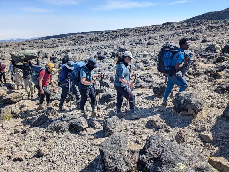 モシ発　キリマンジャロ登山　ウンブウェルート8日間｜上級者向けの険しいルートで頂上を目指す　英語ガイド