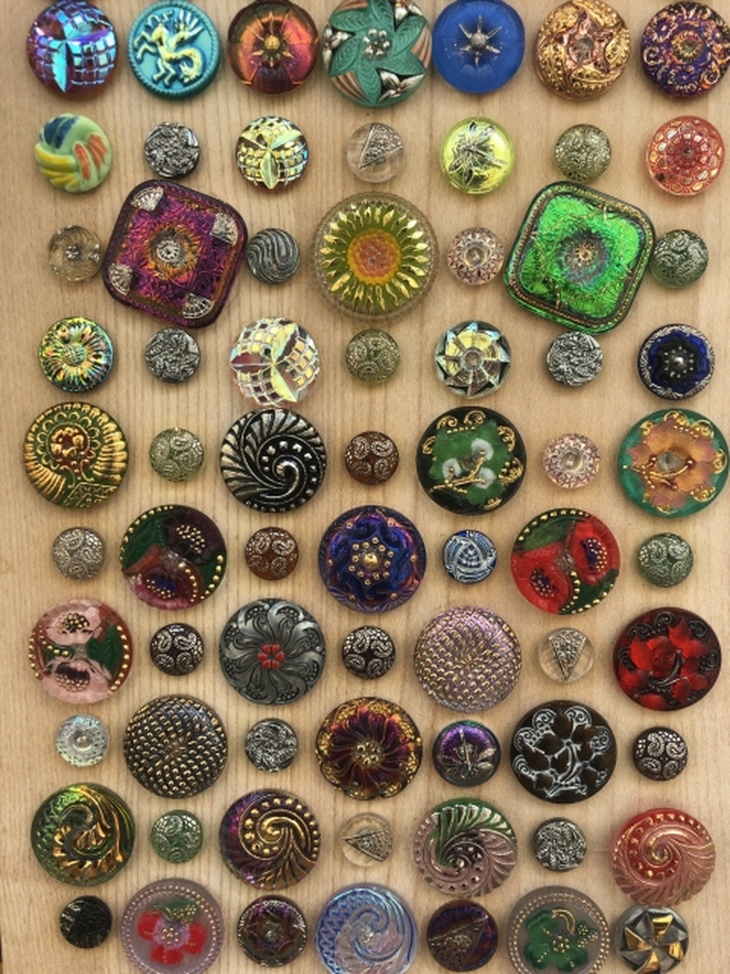 プラハ発　ガラスボタンを探す旅