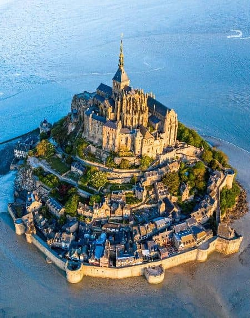 パリ発　鉄道で行くモンサンミッシェル1泊2日ツアー