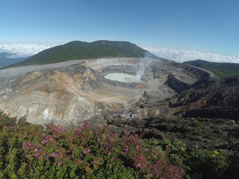 サンホセ発　ポアス火山、コーヒー農園、平和の滝1日観光