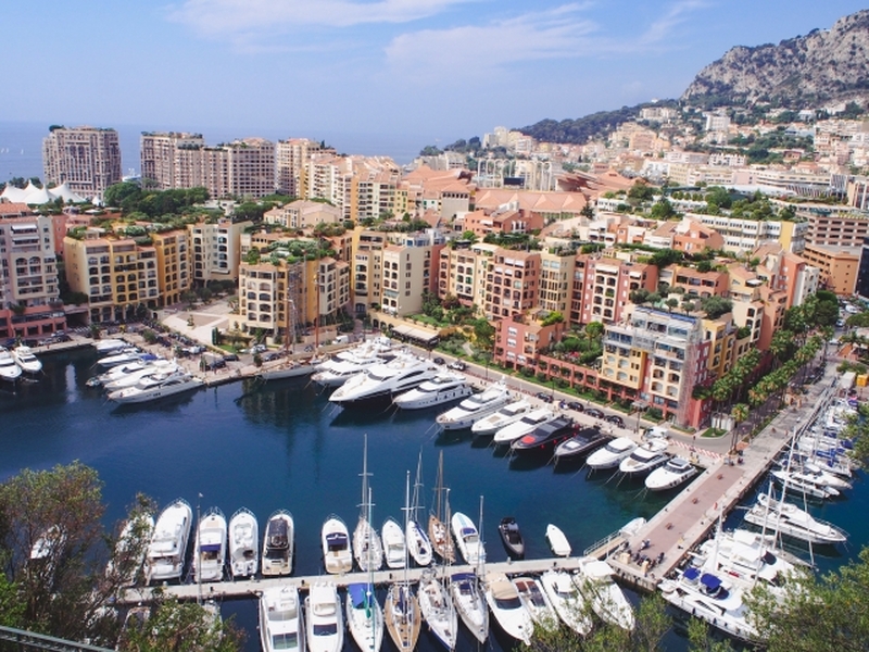 ニース発　モナコ、ヴィルフランシュ・シュル・メールと鷲の巣村エズ1日観光