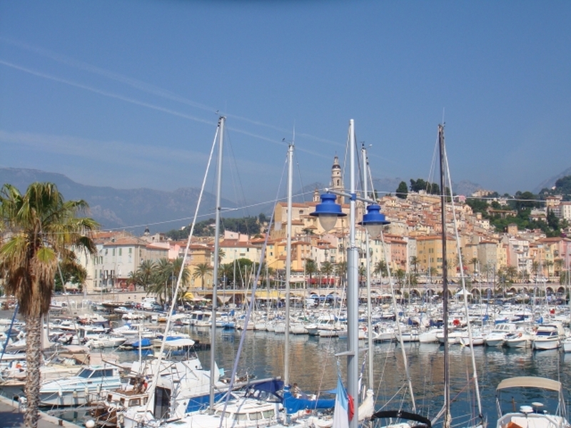 ニース発　カンヌ、アンティーブとサンポール・ド・ヴァンス1日観光