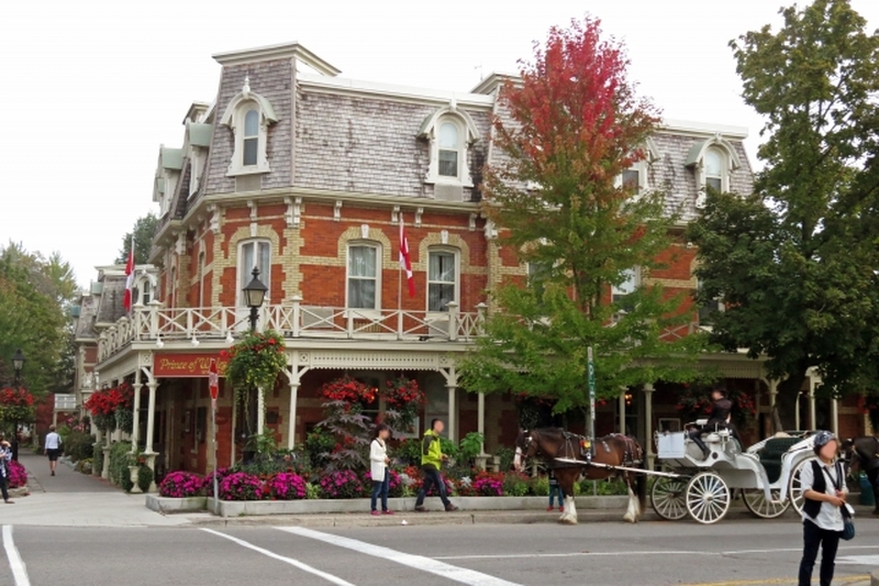 ナイアガラ発　ナイアガラ・オン・ザ・レイク＆ワイナリーツアー