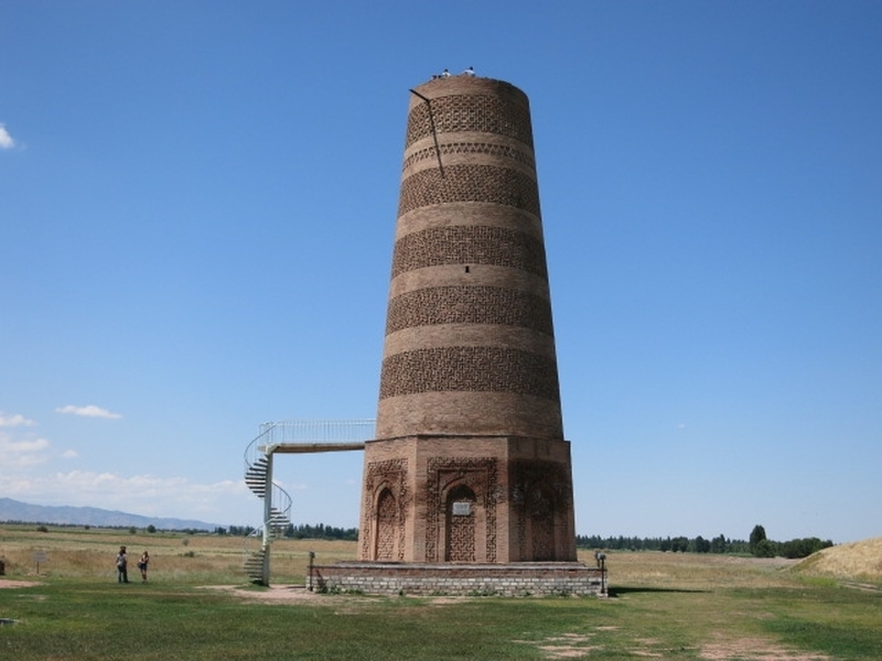 ビシュケク発　世界遺産ブラナ塔とラグマン作り体験