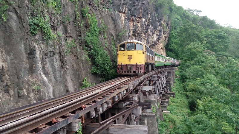 バンコク発　カンチャナブリ観光と泰緬ローカル鉄道