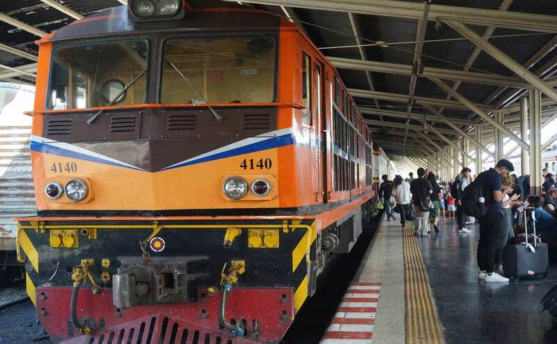 バンコク発　鉄道で行く！世界遺産アユタヤ観光